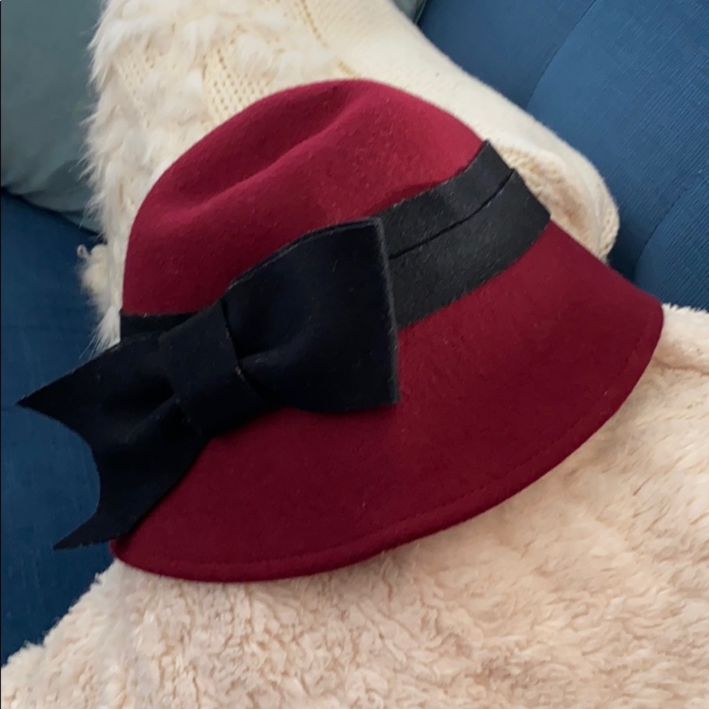 Maroon bow hat